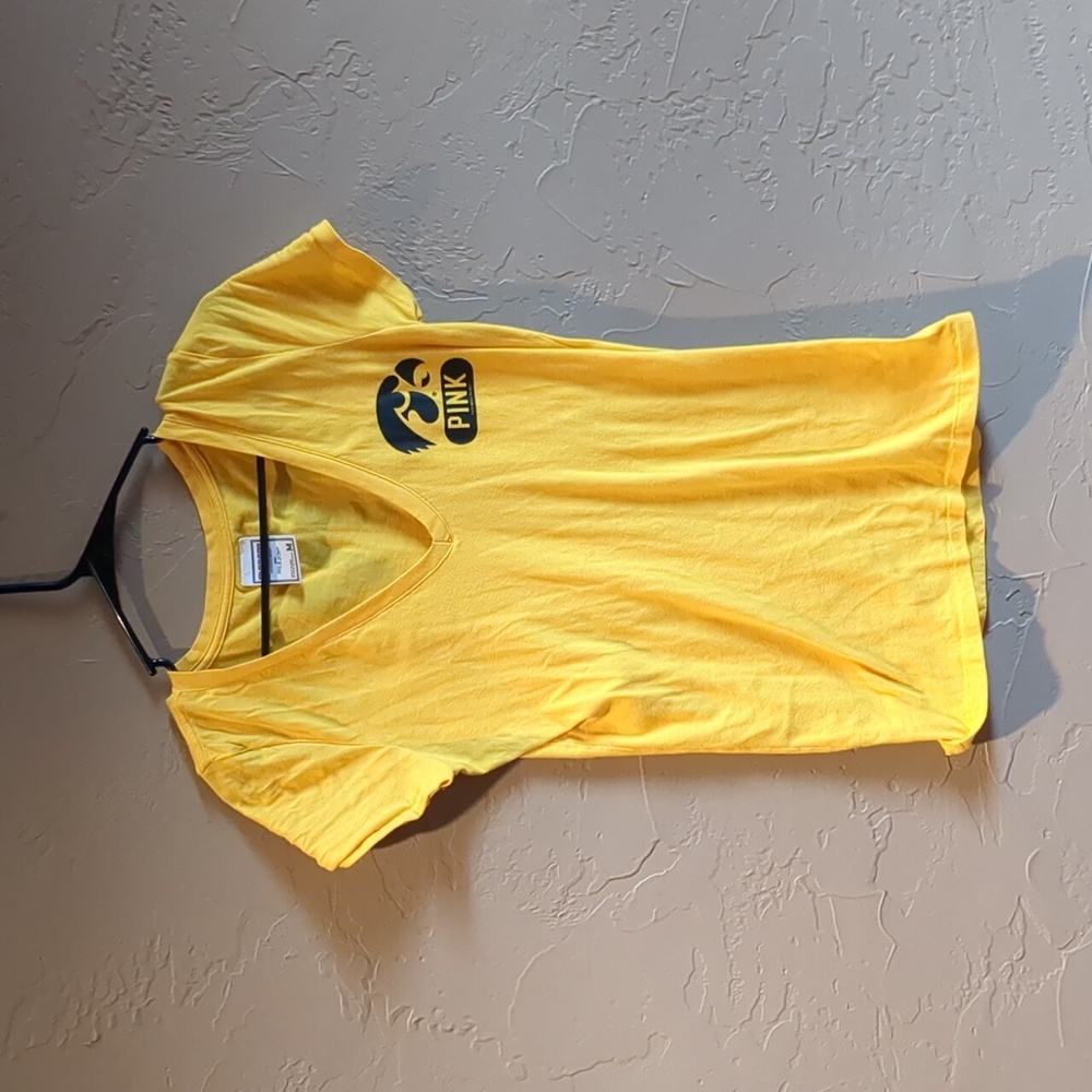 American Eagle Iowa Hawkeyes tee